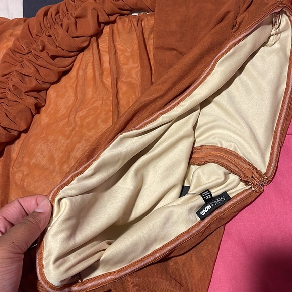 Off-Shoulder Ruched Dress - Picture 6 of 10